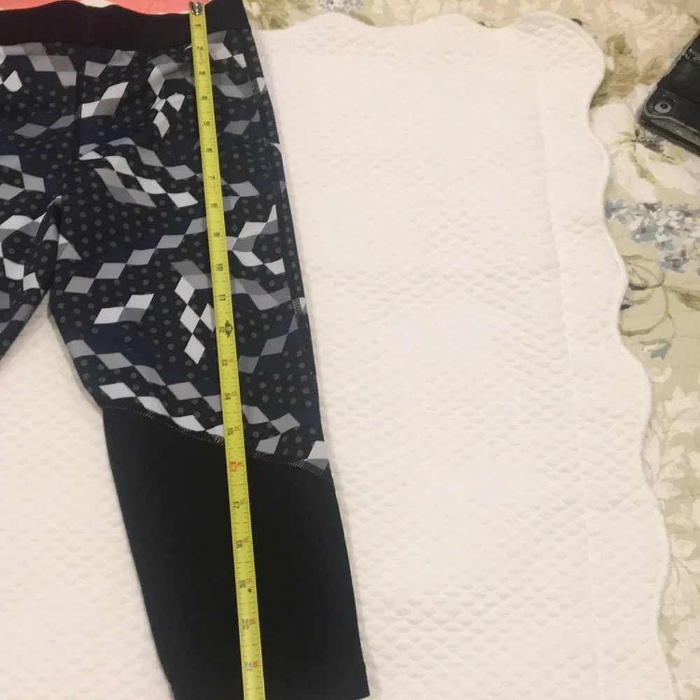 Nike Pro girls athletic leggings geometric print pants kids size M